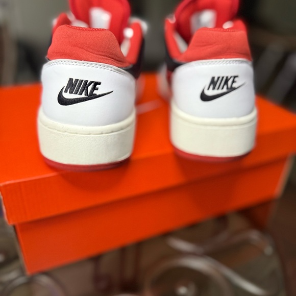 Nike White and Red Sneakers Classic Leather Design men’s size 9 - Picture 4 of 9